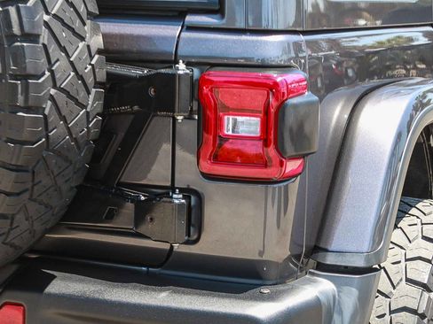 Used 2021 Jeep Wrangler Unlimited Rubicon AWD/4WD image 7