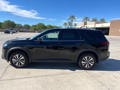 Used 2025 Nissan Pathfinder SL w/ Cargo Package FWD image 5