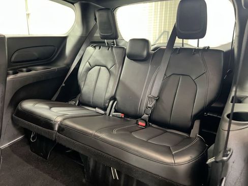 Used 2025 Chrysler Pacifica Select FWD image 23