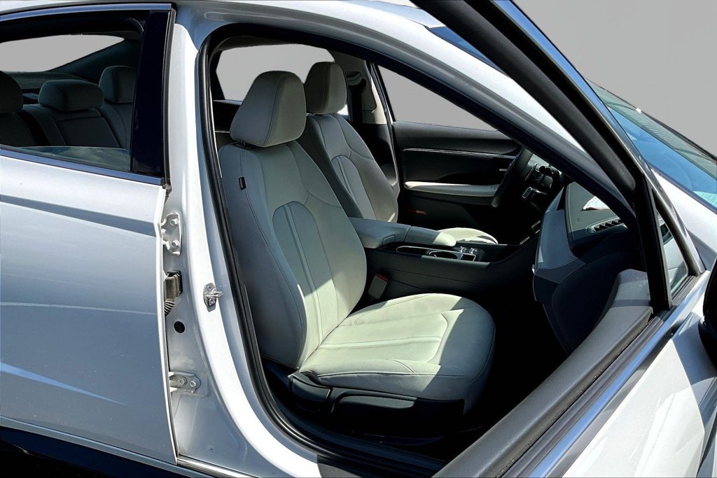 Used 2025 Hyundai Sonata SEL FWD image 28