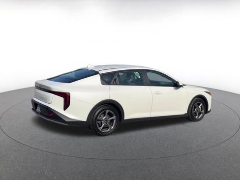 Used 2025 Kia K4 LXS image 14