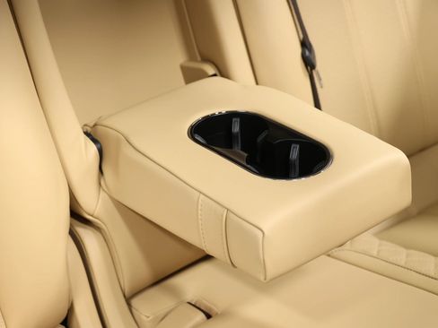 Used 2018 Bentley Bentayga AWD/4WD image 87