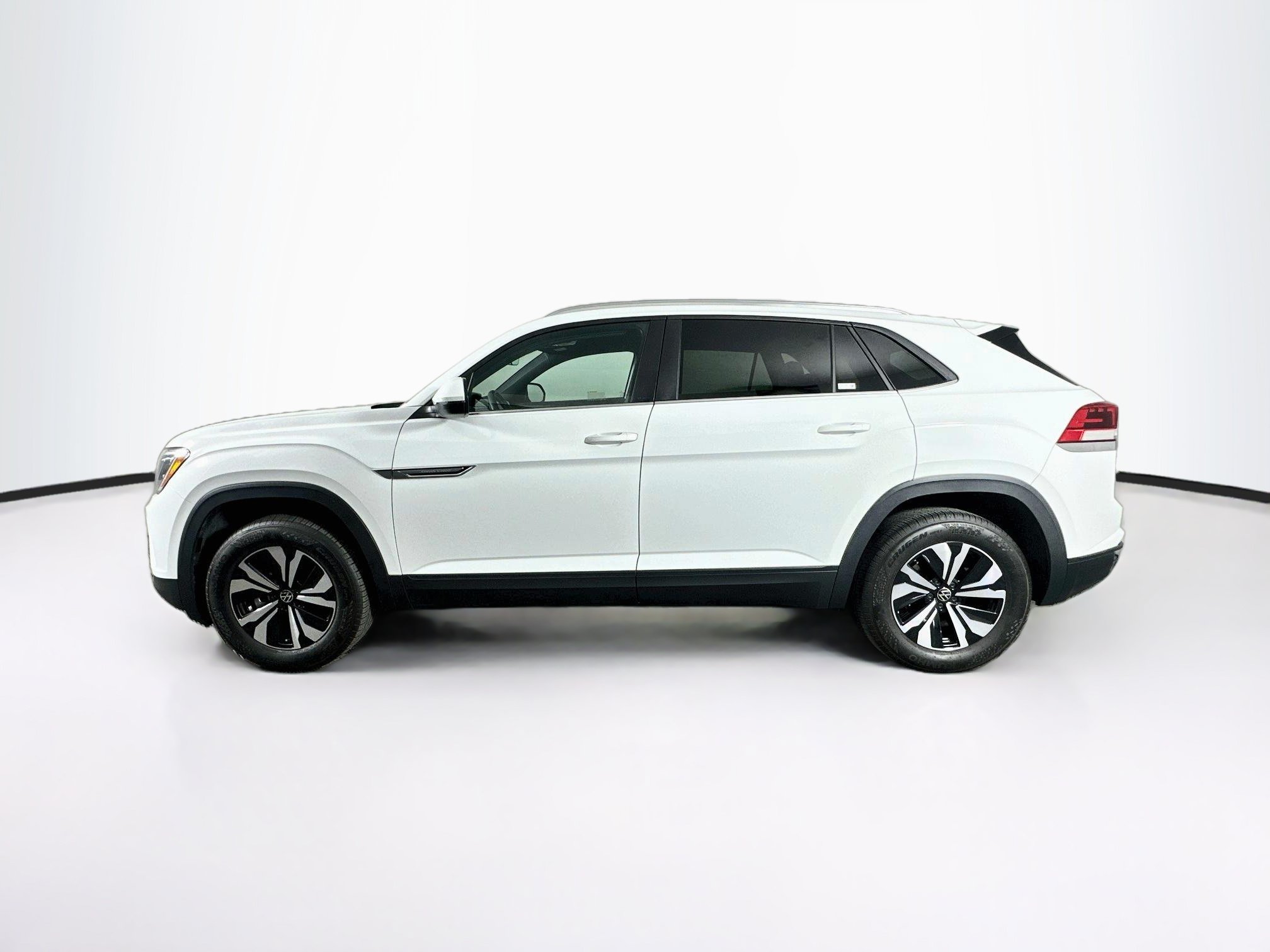 Used 2025 Volkswagen Atlas Cross Sport SE FWD image 4