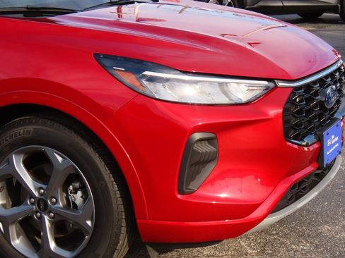 Certified 2023 Ford Escape ST-Line w/ Tech Pack #1 image 6