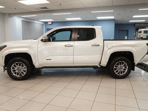 Used 2025 Toyota Tacoma Limited AWD/4WD image 2