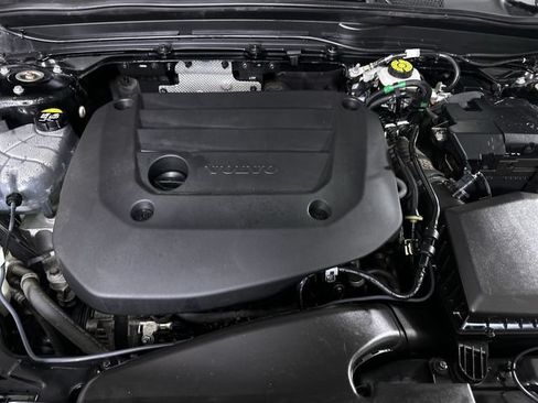 Used 2023 Volvo XC40 B5 Plus AWD/4WD image 31