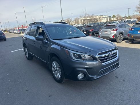 Used 2019 Subaru Outback 2.5i Premium image 3