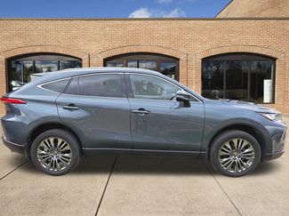 Used 2023 Toyota Venza XLE video 2