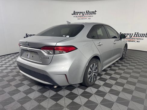 Used 2022 Toyota Corolla LE FWD image 7