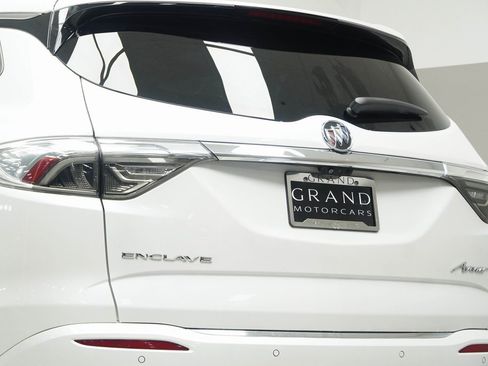 Used 2023 Buick Enclave Avenir image 14