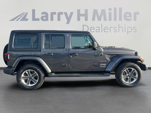 Used 2018 Jeep Wrangler Unlimited Sahara image 6