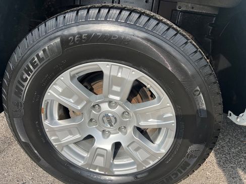 Used 2017 Nissan Titan SV image 32