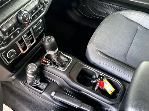 Used 2025 Jeep Wrangler Unlimited Sport AWD/4WD image 16