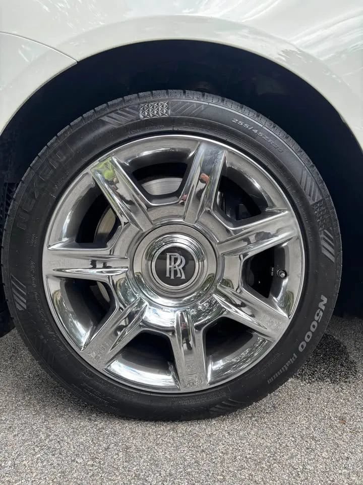 Used 2012 Rolls-Royce Ghost Extended Wheelbase RWD image 19