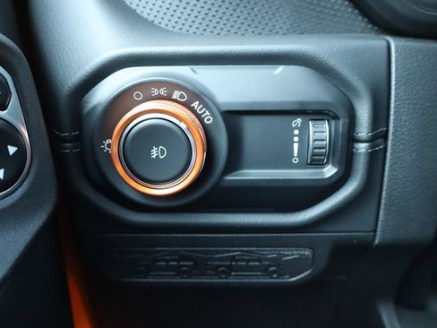 Used 2025 Jeep Wrangler Unlimited Rubicon AWD/4WD image 21