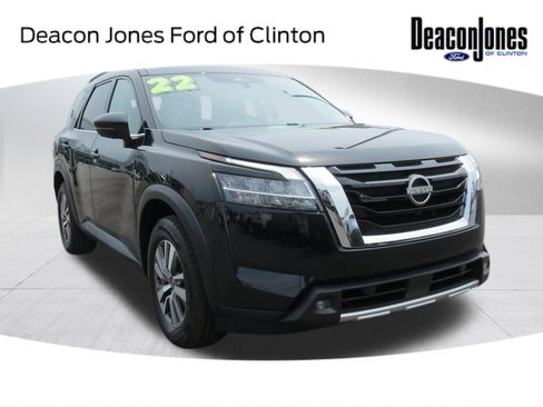 Used 2022 Nissan Pathfinder SL AWD/4WD image 1