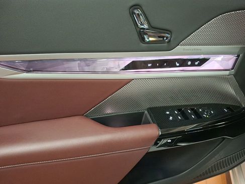 Certified 2023 BMW 760i xDrive image 9