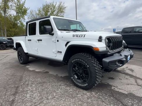 Used 2025 Jeep Gladiator Sport AWD/4WD image 2