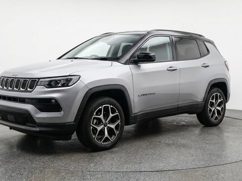 Used 2025 Jeep Compass Limited AWD/4WD image 3