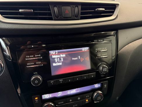Used 2015 Nissan Rogue SV AWD/4WD image 15