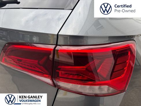 Used 2024 Volkswagen Taos SE w/ Panoramic Sunroof Package AWD/4WD image 8