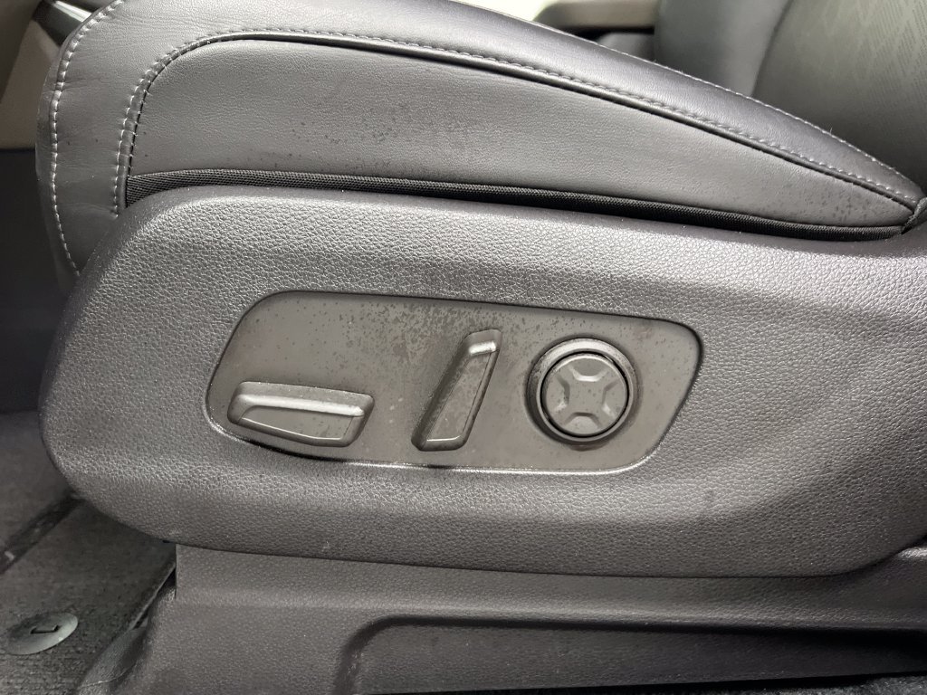 Used 2025 Kia Carnival FWD image 13
