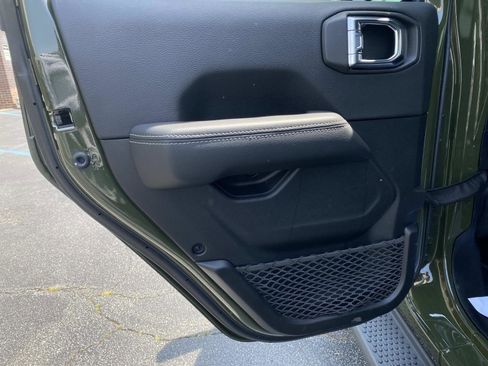 Used 2023 Jeep Wrangler Unlimited Sahara w/ Cold Weather Group AWD/4WD image 17