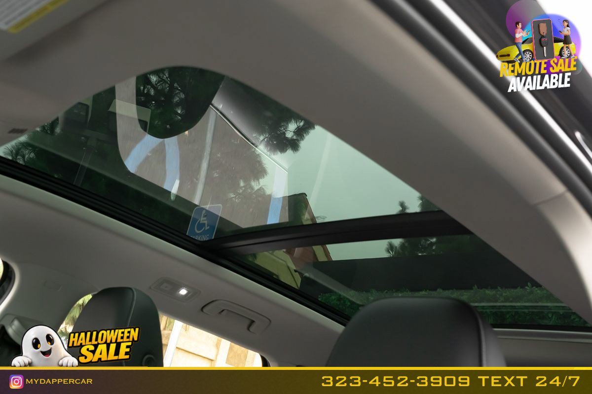 Used 2023 Volkswagen Taos SE w/ Panoramic Sunroof Package FWD image 13