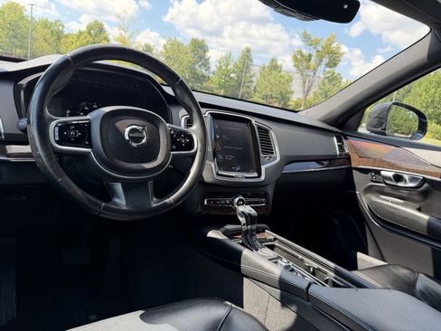 Used 2019 Volvo XC90 T5 Momentum FWD image 21