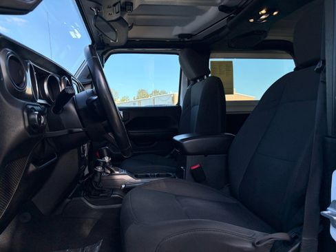 Used 2019 Jeep Wrangler Sport AWD/4WD image 12