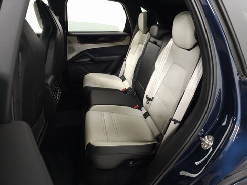 Used 2024 Porsche Cayenne S image 40