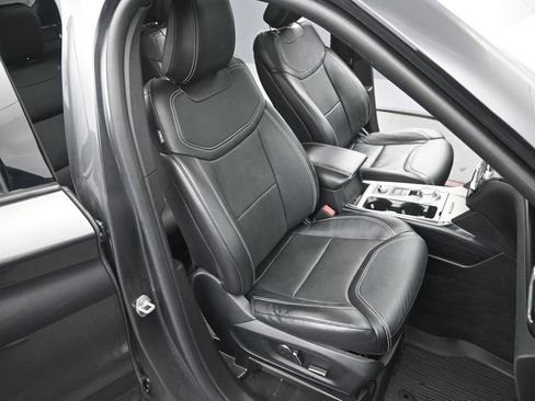 Used 2020 Ford Explorer ST w/ ST Street Pack image 21