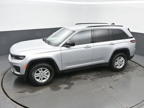 Used 2025 Jeep Grand Cherokee Laredo image 39