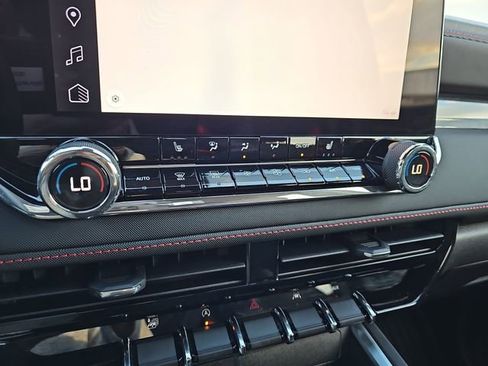 Used 2023 Chevrolet Colorado Z71 w/ Z71 Convenience Package 2 image 23