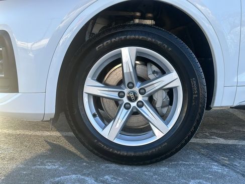 Used 2023 Audi Q5 2.0T Premium w/ Convenience Package image 2