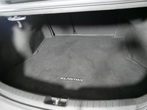Used 2018 Hyundai Elantra SEL w/ Cargo Package FWD image 18