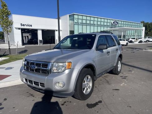 Used 2011 Ford Escape XLT w/ 202A Rapid Spec Order Code FWD image 1