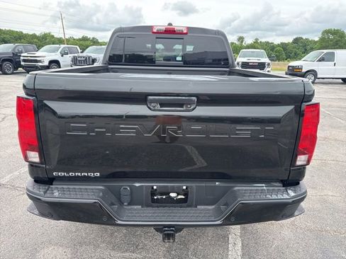 Used 2024 Chevrolet Colorado Trail Boss w/ Technology Package AWD/4WD image 3