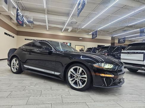 Used 2018 Ford Mustang Premium w/ Safe & Smart Package RWD image 4