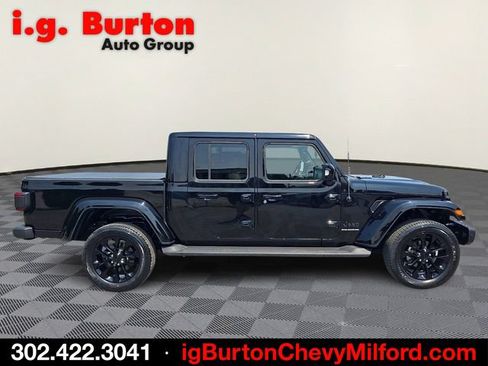 Used 2023 Jeep Gladiator Overland AWD/4WD image 7