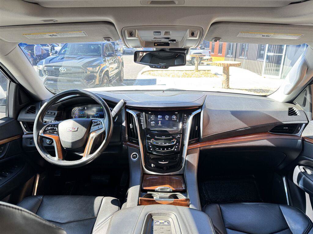 Used 2016 Cadillac Escalade Luxury AWD/4WD image 13
