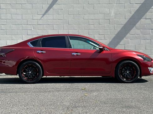 Used 2015 Nissan Altima 2.5 SV w/ Convenience Package FWD image 3