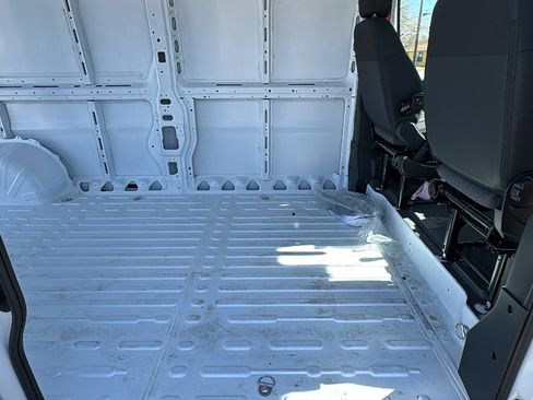 Used 2025 RAM ProMaster 2500 w/ Convenience Group image 14