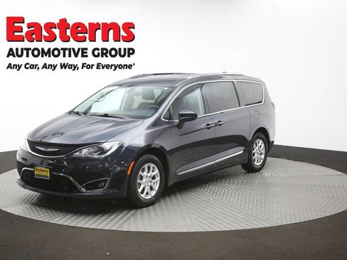 Used 2020 Chrysler Pacifica Touring-L FWD image 58