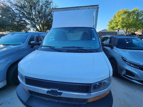 Used 2025 Chevrolet Express 3500 w/ Power Convenience Package image 2