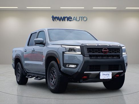 Used 2025 Nissan Frontier PRO-4X AWD/4WD image 10