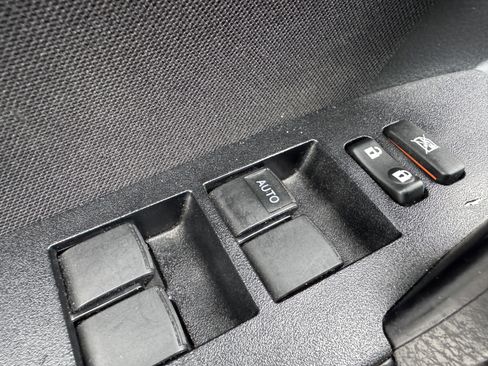 Used 2018 Toyota Corolla LE image 10