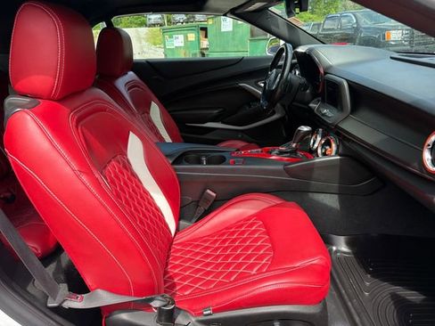 Used 2020 Chevrolet Camaro LT RWD image 28