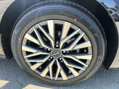 Certified 2024 Nissan Altima 2.5 SV FWD image 12