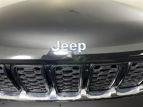 Used 2023 Jeep Grand Cherokee 4WD 4xe image 9